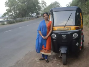 शीला दावरे विथ ऑटो 
